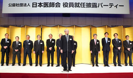 安倍総理始め多くの参会者が第4次横倉執行部の門出を祝う 日医on Line