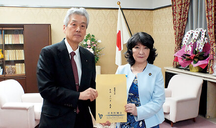 片山財務大臣に医療機関等の経営状況の逼迫（ひっぱく）について説明し補助金・診療報酬改定での対応を要望