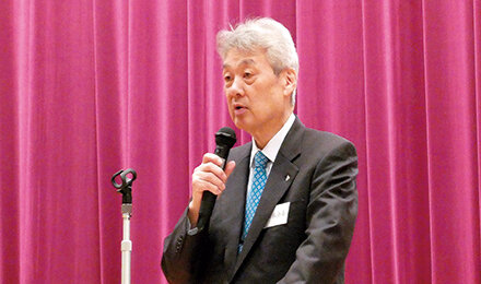 国民の視点に立ち、医療・介護に関する意見をさまざまな手段を通じて主張していく考えを示す　松本会長