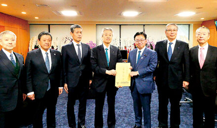 上野厚労大臣に有料職業紹介事業の適正化等を求める要望書を提出